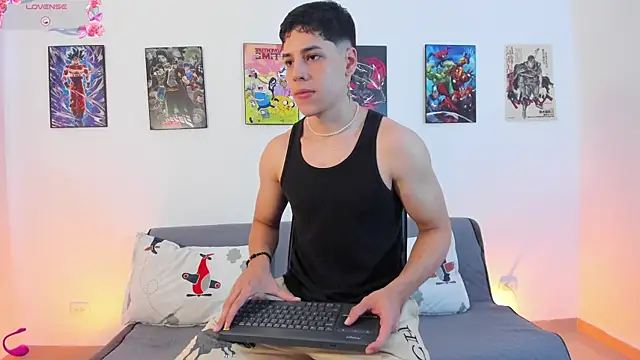 jonathanjoestar  online show from January 17, 9:05 pm