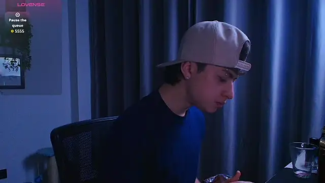 Ares Dickson online show from October 26, 4:36 am