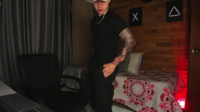 Snapshot of Ares_Dickson chatting on February 23, 4:44 am Ares Dickson online show from February 23, 4:44 am