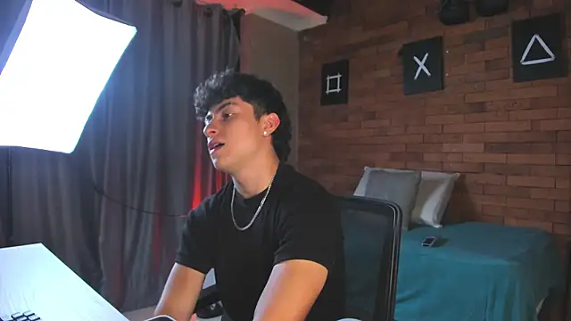 Snapshot of Ares_Dickson chatting on February 12, 2:45 am Ares Dickson online show from February 12, 2:45 am