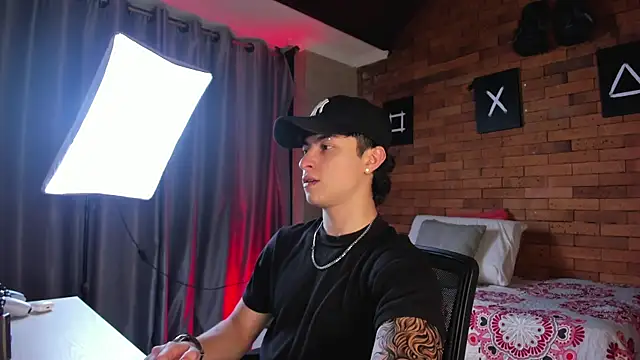 Snapshot of Ares_Dickson chatting on February 17, 3:15 am Ares Dickson online show from February 17, 3:15 am