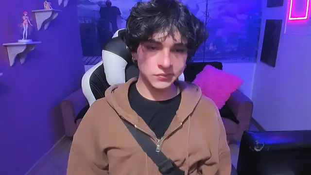 Luke Howland online show from December 17, 3:39 am