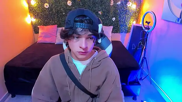 Luke Howland online show from January 10, 8:15 pm