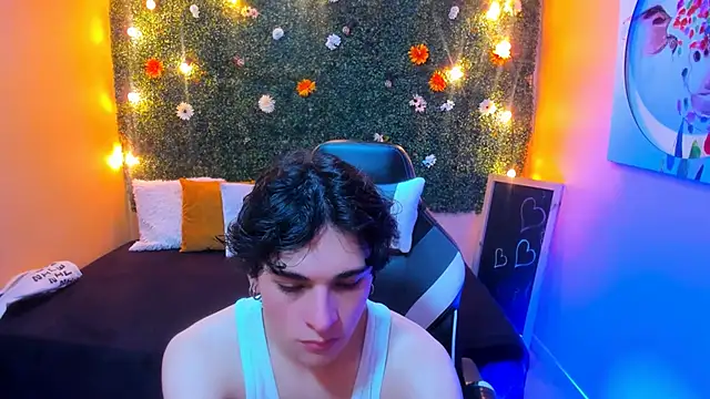 Luke Howland online show from December 18, 8:36 pm