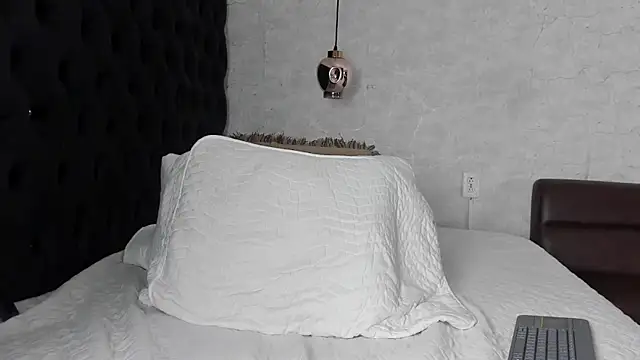 Bryson Collins  online show from December 7, 9:39 am