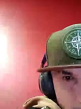 Snapshot of --D-a-D-D-y- chatting on February 7, 12:09 am --D-a-D-D-y- online show from February 7, 12:09 am