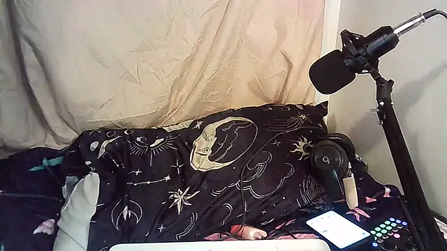 Snapshot of --D-a-D-D-y- chatting on January 7, 12:34 am --D-a-D-D-y- online show from January 7, 12:34 am