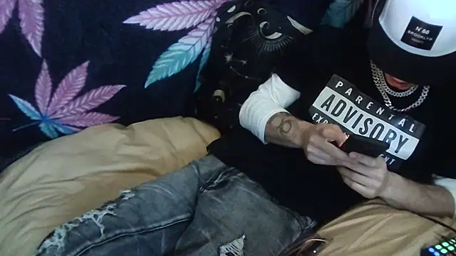 Snapshot of --D-a-D-D-y- chatting on January 13, 7:53 pm --D-a-D-D-y- online show from January 13, 7:53 pm