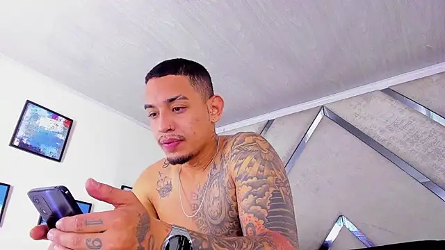 Damian09  online show from December 15, 9:01 pm