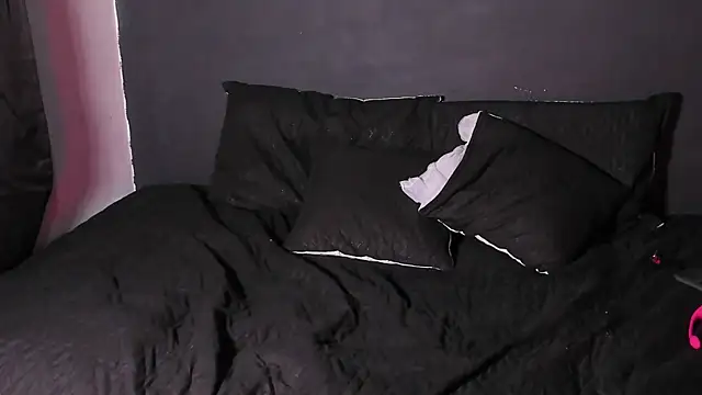 Dylanwhite23  online show from October 14, 11:01 pm