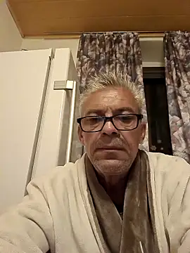 Picolo4111 online show from October 5, 3:10 am