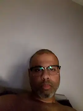 Snapshot of desi_black_cock chatting on December 3, 8:25 am desi black cock online show from December 3, 8:25 am