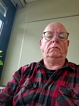 andrejoyfull64 online show from October 15, 1:19 pm