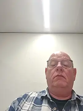 andrejoyfull64 online show from December 19, 7:16 am