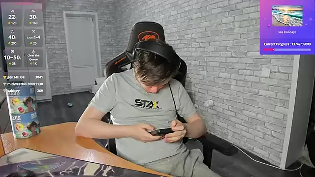 iliaskrislove online show from January 8, 4:44 am