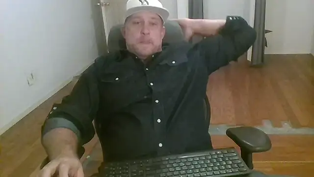 poundyouout69 online show from November 26, 10:13 pm