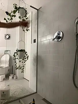 rafkiexh online show from October 17, 8:35 pm