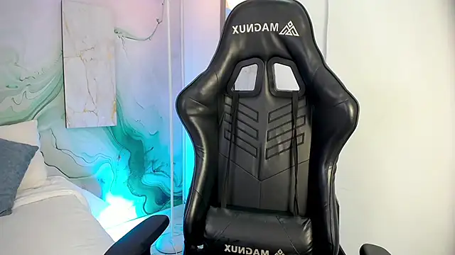 Tayzon Foxxx online show from March 29, 8:20 pm