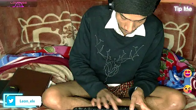 Snapshot of Alex_Suman25 chatting on December 16, 10:03 pm Alex Suman25 online show from December 16, 10:03 pm