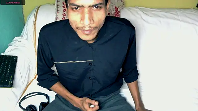 Snapshot of Alex_Suman25 chatting on December 9, 2:40 pm Alex Suman25 online show from December 9, 2:40 pm