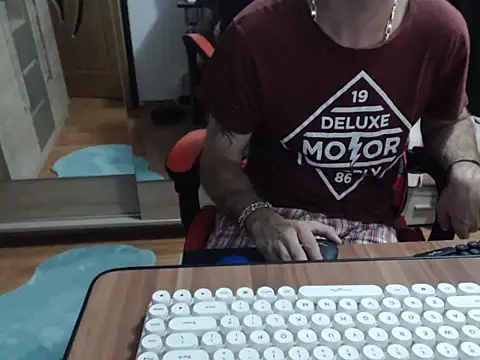 uncutguy01 online show from September 9, 4:39 pm