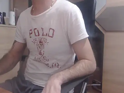 uncutguy01 online show from February 11, 7:12 am