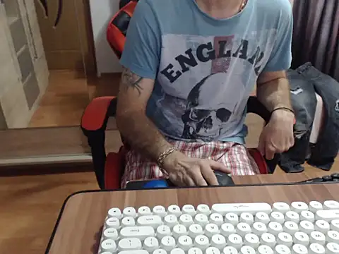 uncutguy01 online show from September 13, 6:36 am