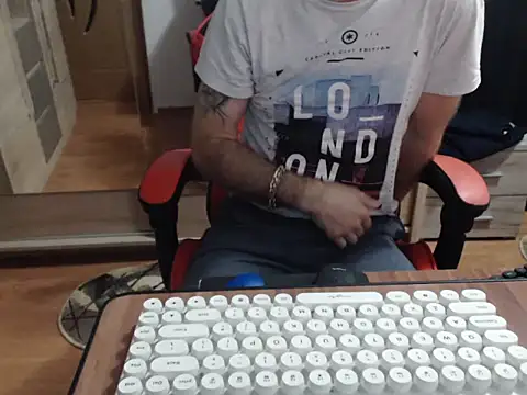 uncutguy01 online show from September 30, 5:24 am