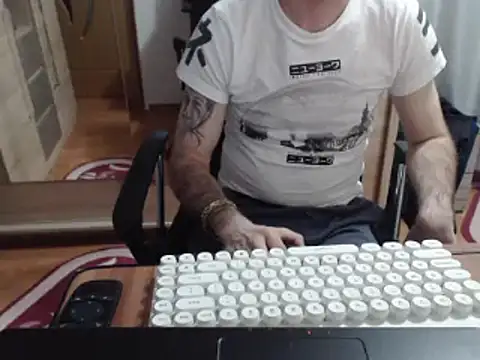 uncutguy01 online show from March 8, 4:26 pm