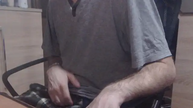 uncutguy01 online show from December 2, 12:16 pm