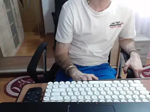 uncutguy01 online show from March 13, 3:17 pm