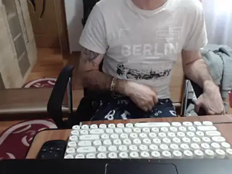 uncutguy01 online show from March 18, 3:44 pm