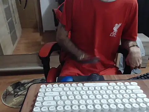 uncutguy01 online show from September 29, 5:17 am
