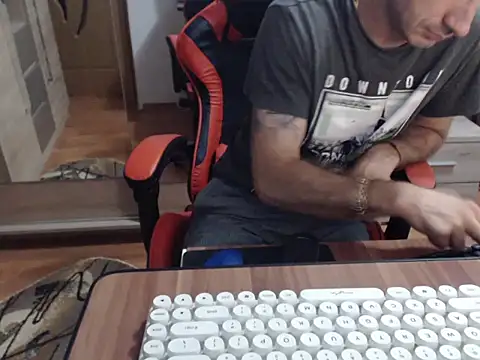 uncutguy01 online show from September 17, 12:28 pm