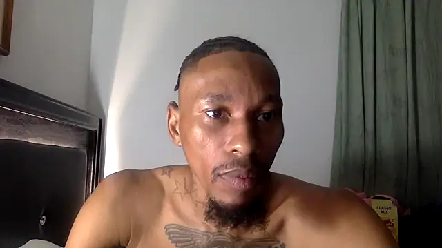 Snapshot of KingDerRico chatting on October 2, 12:25 am KingDerRico online show from October 2, 12:25 am