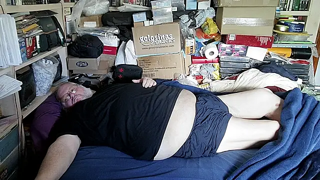 hadeszeuss2 online show from April 16, 1:44 pm