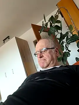 Milkasahne64 online show from February 15, 1:52 pm