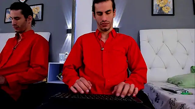 Elias Snow  online show from October 5, 2:32 pm