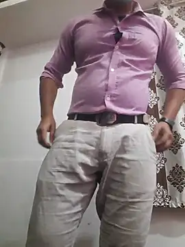 Guyinshortss online show from February 21, 8:10 pm