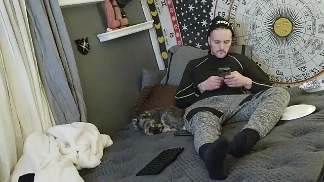 UnCuTupTheBuTT online show from February 5, 8:21 am