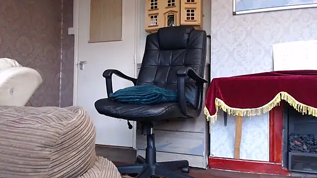 MrStraightDik online show from November 4, 12:39 pm