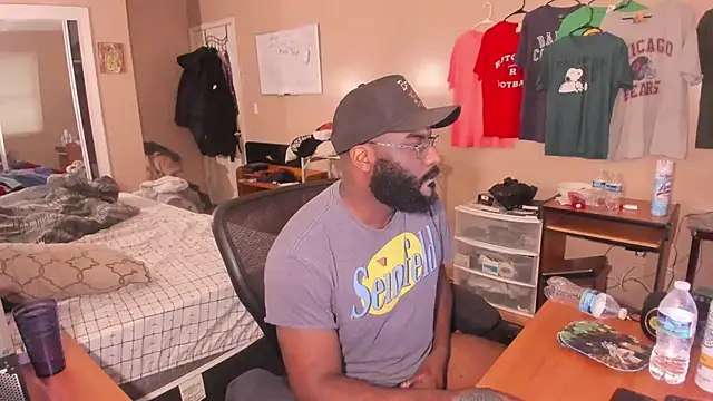 MrChuckDailyXXX online show from October 22, 8:34 pm