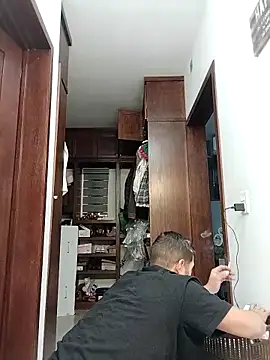 Rober2230 online show from January 2, 10:26 am