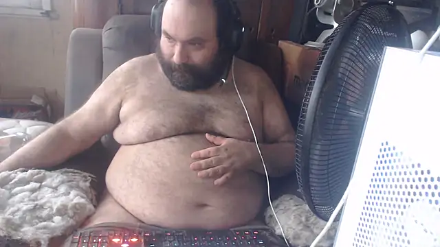 hairyhulk online show from April 1, 9:45 pm