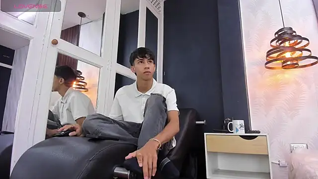 Lucian Davi online show from December 13, 3:54 pm
