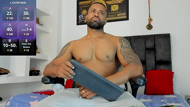 MattRodriguez9 online show from December 24, 8:38 pm