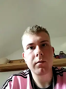 wildfabi2201 online show from April 27, 4:47 pm