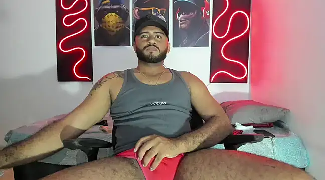Snapshot of Hardboy_latin chatting on February 27, 2:41 am Hardboy latin online show from February 27, 2:41 am