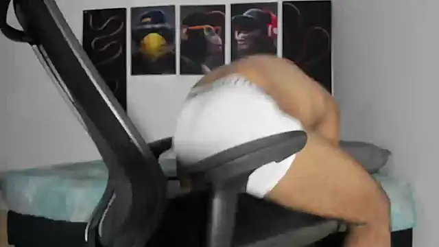 Snapshot of Hardboy_latin chatting on February 19, 12:46 am Hardboy latin online show from February 19, 12:46 am