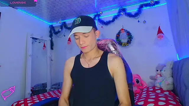 Snapshot of bryamer_19 chatting on December 29, 1:02 am bryamer 19 online show from December 29, 1:02 am